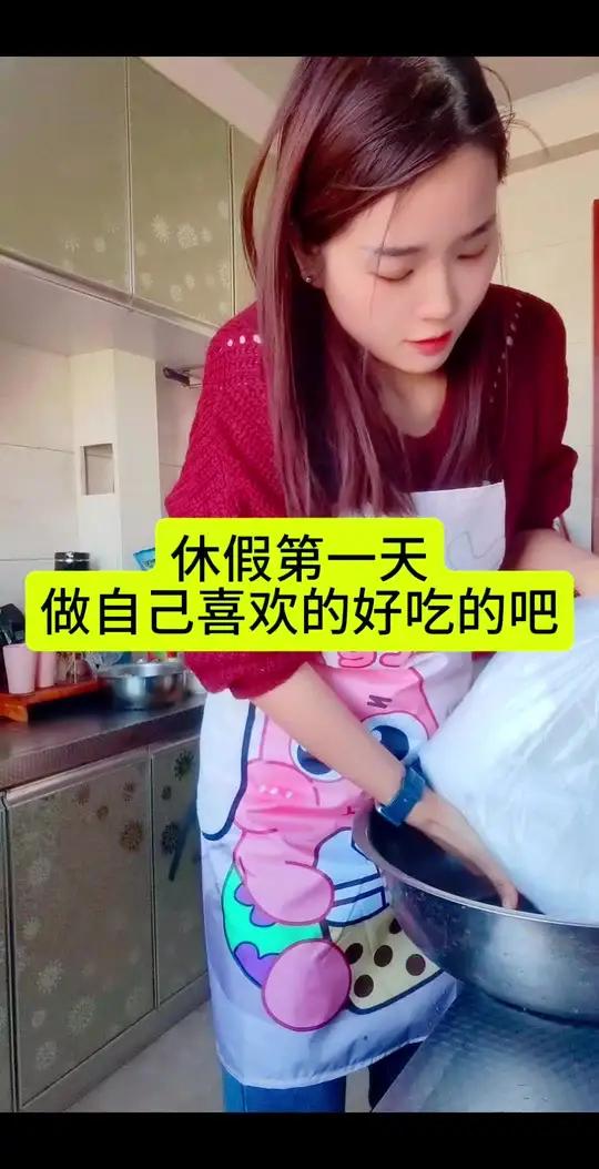 生活各有滋味 希望我们大家都要开心的过每一天 人生短暂开心与否时间都不会停止转动 第一次剪