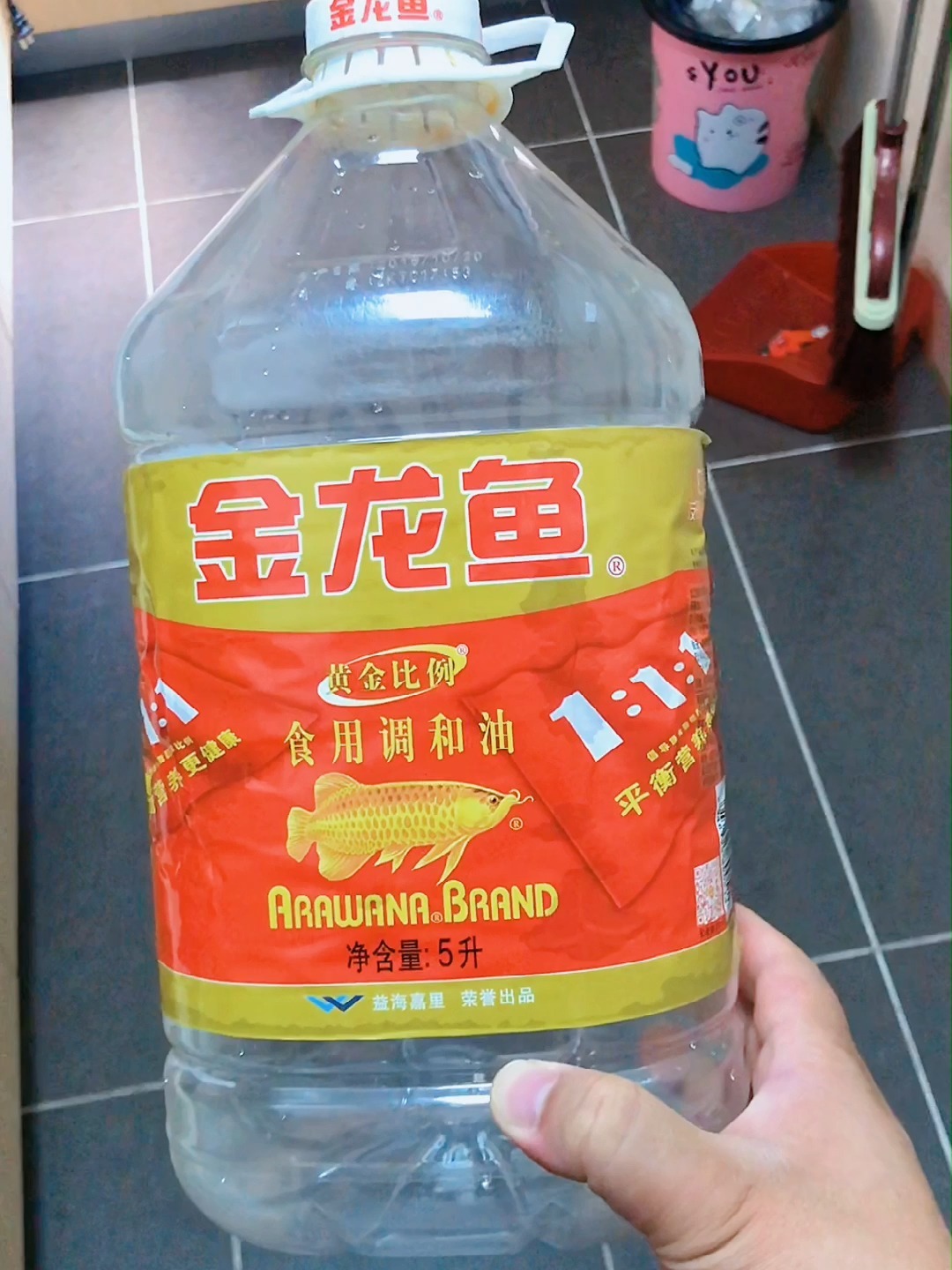 用完的油桶不要扔,做一个神奇的自动给水器