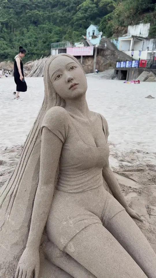 沙滩雕塑 美女 沙滩雕塑美女美人鱼沙滩比基尼大海像不像真人