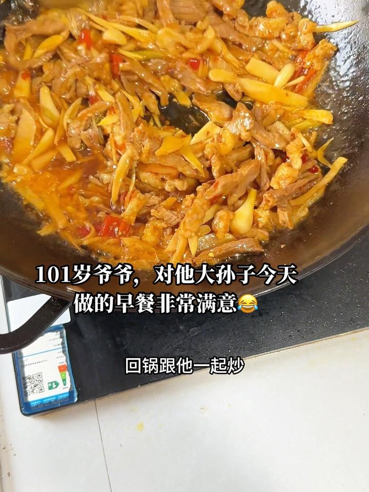 我橱窗里,自家做的泡菜美好的一天,从一道简单的酸辣肉丝面开始