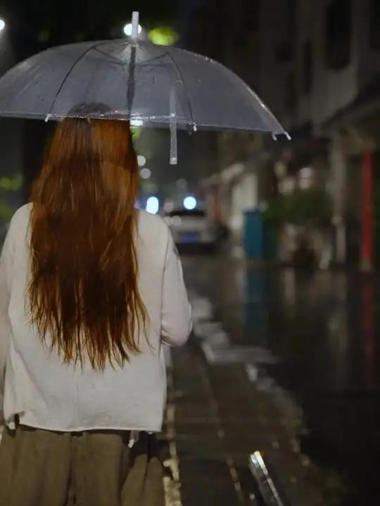 后来才明白 人不被伤透是不舍得说出再见的