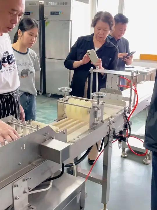 出口日本油条二十多年的老牌企业,带面来试机啦