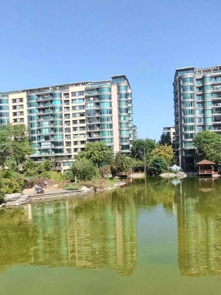横跨三到四环有山有水低密小区-山水文园,小区有山有水、有喷泉有瀑布,小溪流水贯穿小区,住户