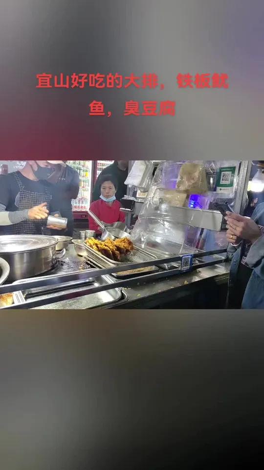 最初发现这些市井遗珠的食客,都是城市里的幸运儿。这些流动的美食,拴住了每一个情怀满满的人。