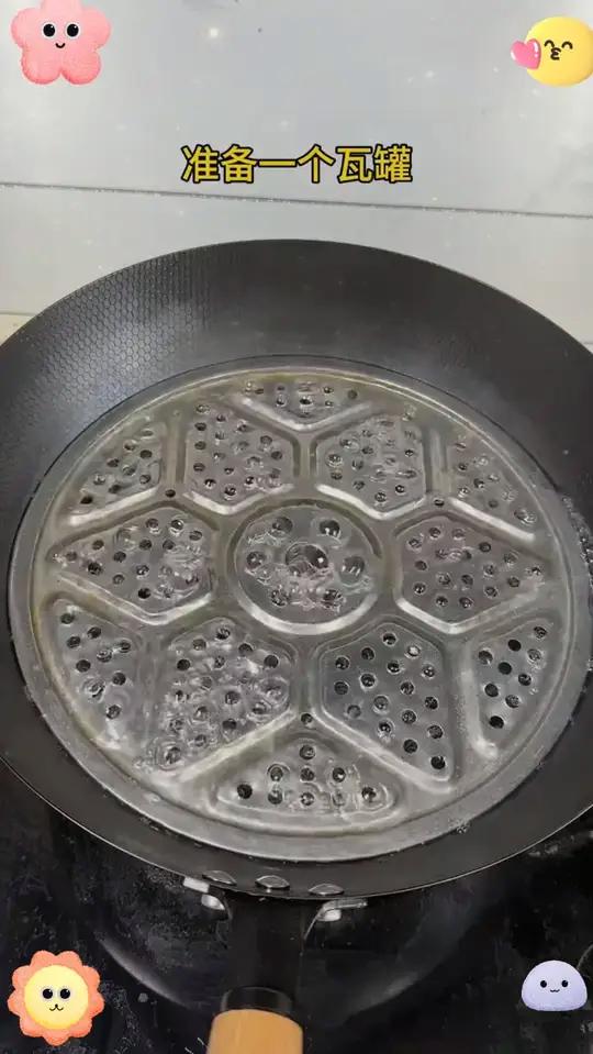 用瓦罐炖出来的鸡蛋羹又嫩又丝滑,给布丁一样,简单好吃又营养,孩子可喜欢吃了!