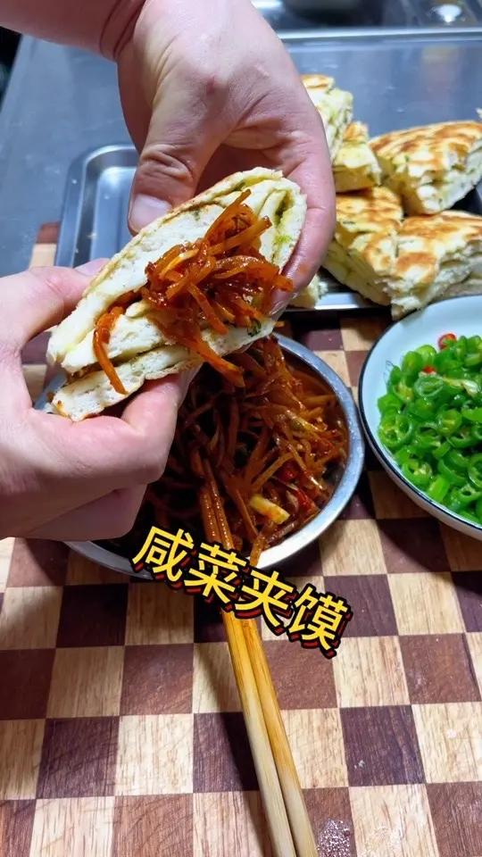陕西油泼咸菜,深受大家的喜爱,不管夹馍还是下稀饭都不错