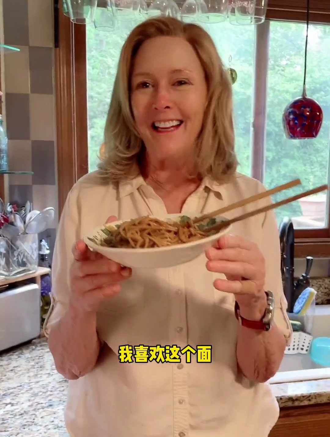 给70岁的美国婆婆做了湖北热干面 她居然挺喜欢的