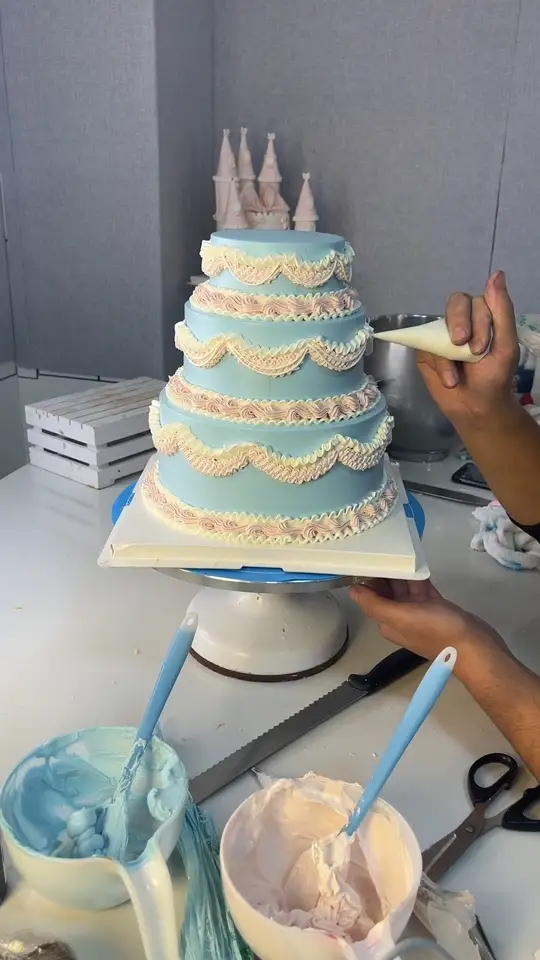 手把手教你制作美味三层渐变蓝蛋糕