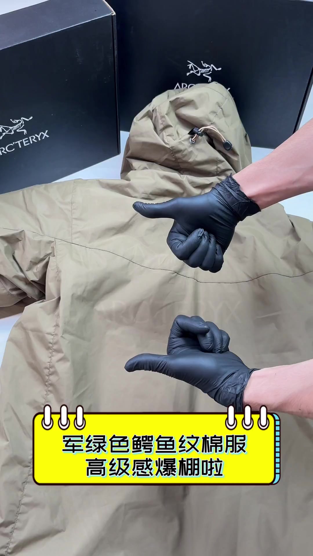 军绿色鳄鱼纹棉服,高级感爆棚啦