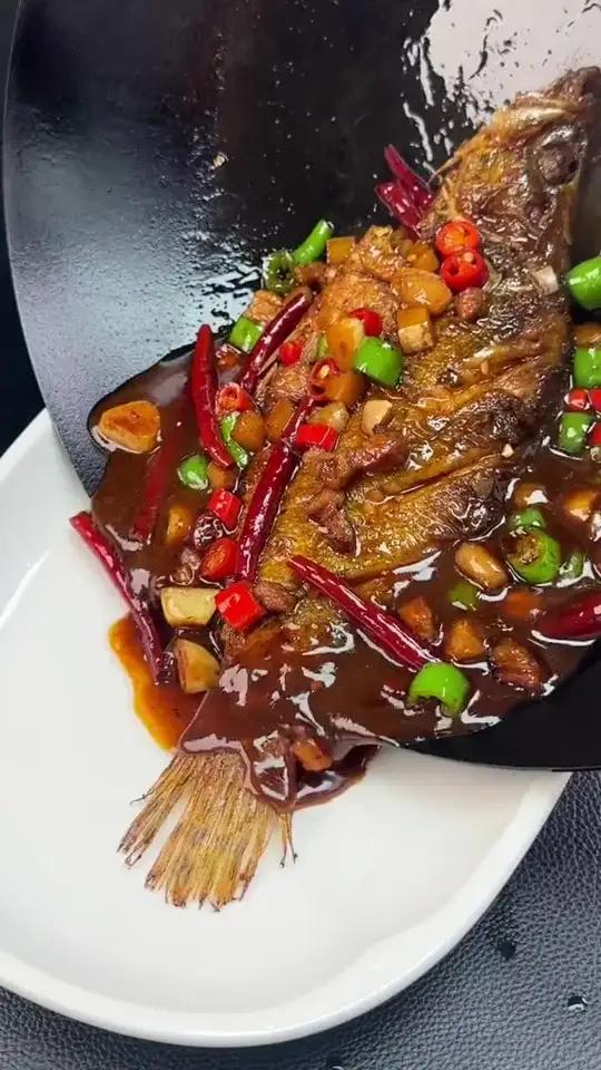 臭鳜鱼的正确打开方式 红烧教做菜美食教程徽菜红烧臭鳜鱼