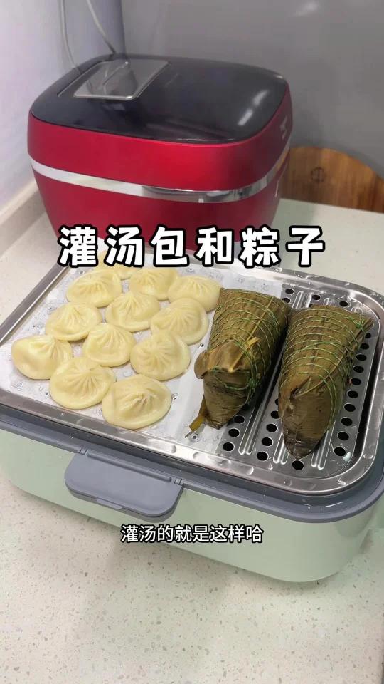 灌汤小笼包,嘉兴粽子,豆浆稀饭小咸菜