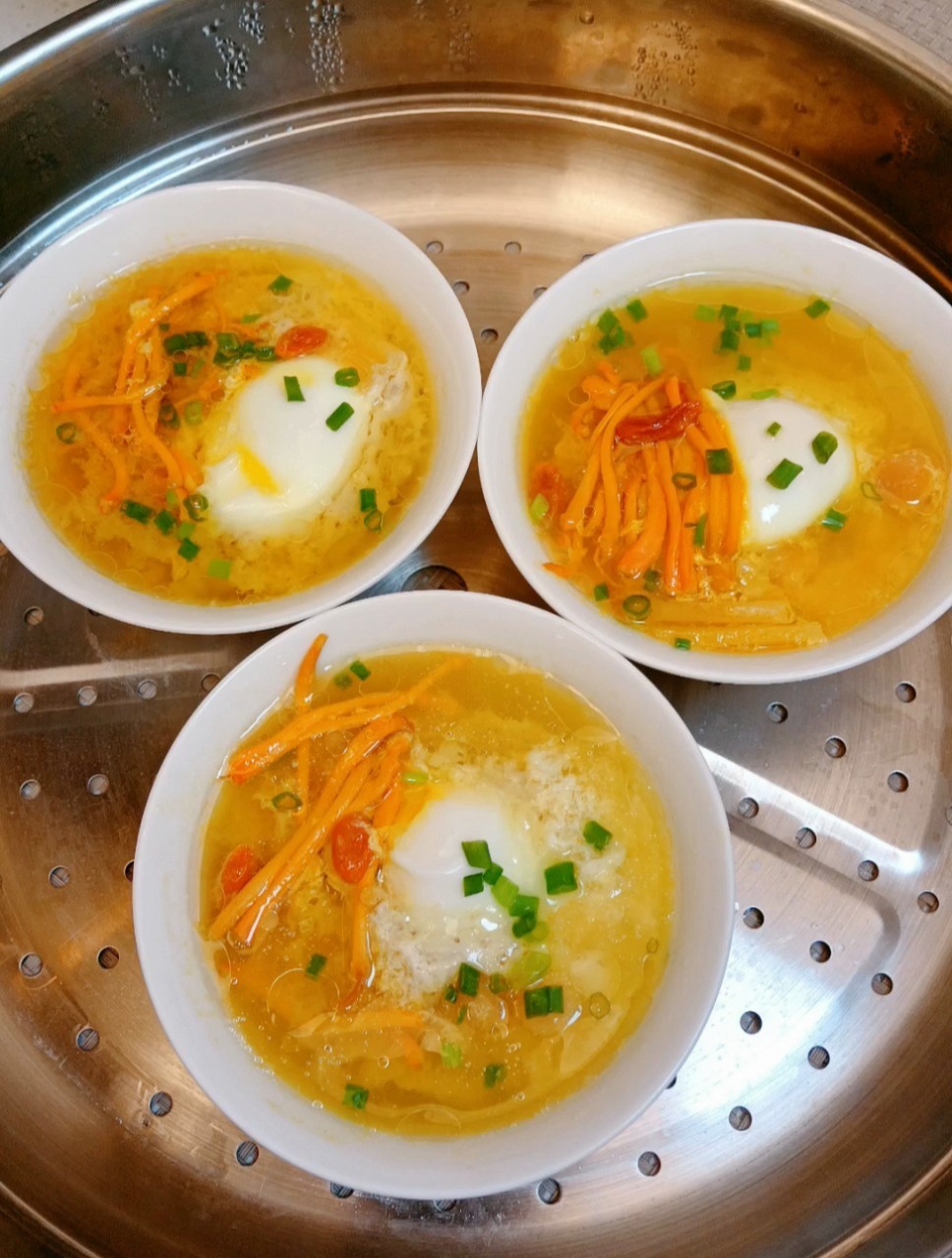 虫草花鸡蛋肉饼汤,汤鲜味美一定要试试