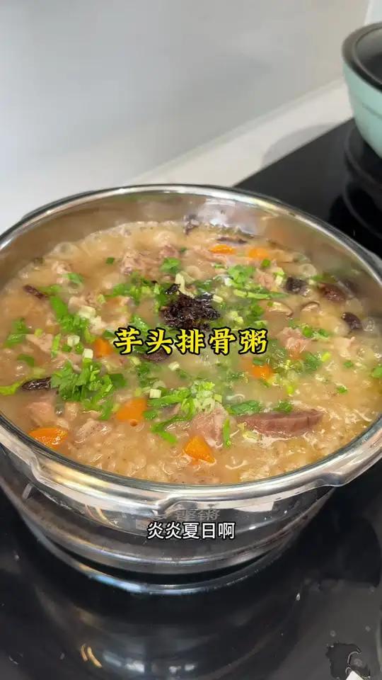 炎炎夏日,只有福建人才懂这锅芋头排骨粥有多好吃吧!只要10分钟就能做好,营养还丰富