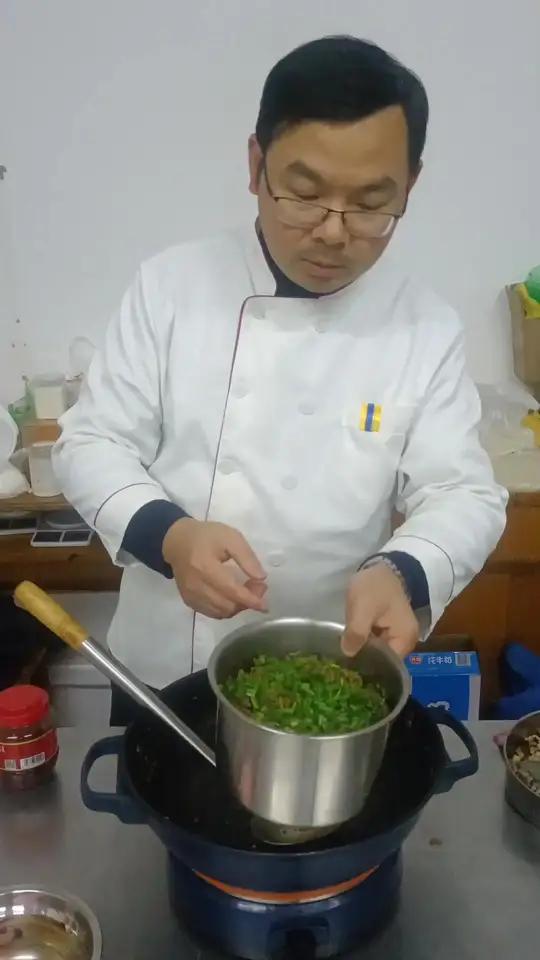 嘎嘎香的酱肉香菇馅做法来了!酱肉香菇馅 酱肉馅做法