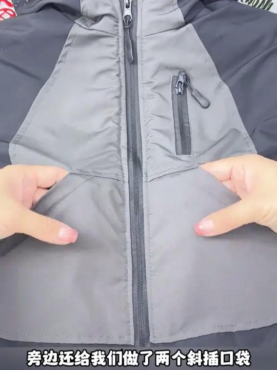 加绒加厚的派克服外套,非常厚实,现在买太划算了~ 保暖又好看 这个冬天不怕冷 棉服也能穿出
