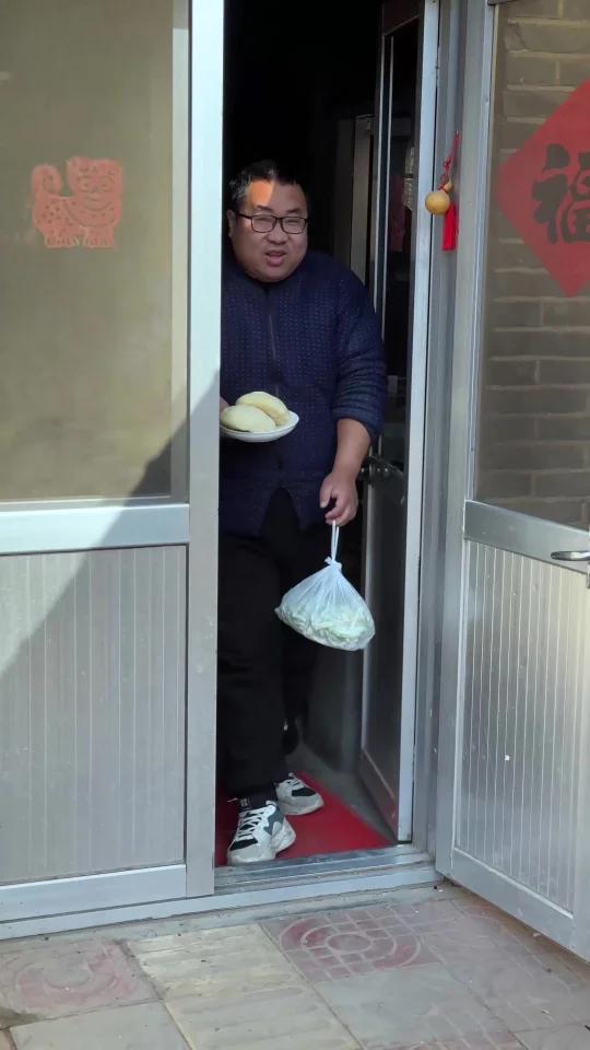 感冒了,身体正虚弱,没什么胃口。此刻最想吃的,还是那几盘清淡的家常菜,简单的食材,熟悉的味