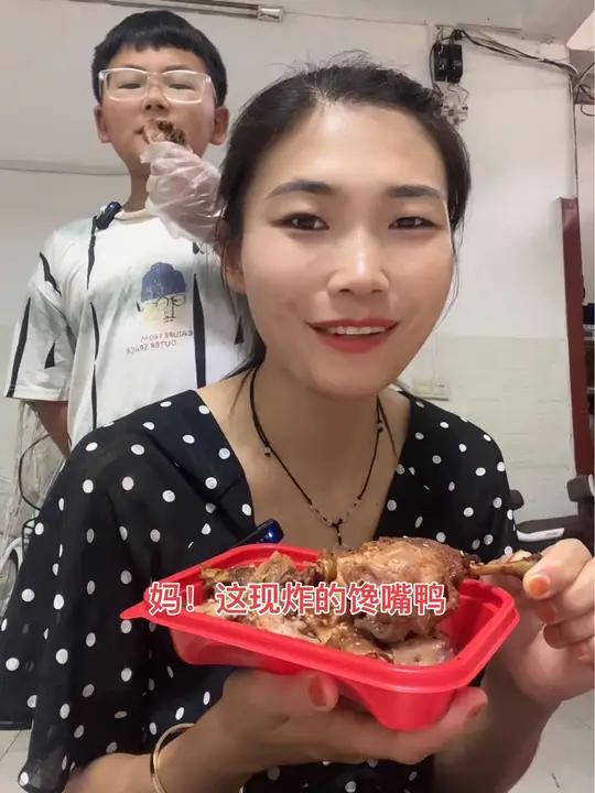 花8.8就能在九多肉多买半只馋嘴鸭！想吃的左下角囤起来！