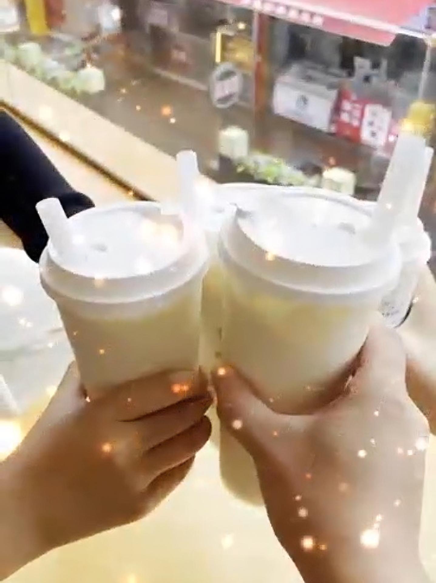今天立秋,你有收到秋天第一杯奶茶吗?秋天的第一杯奶茶 奶茶碰杯仪式