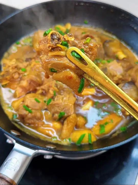 鸡腿肉简单做一下 汤汁泡饭小朋友都能吃几碗