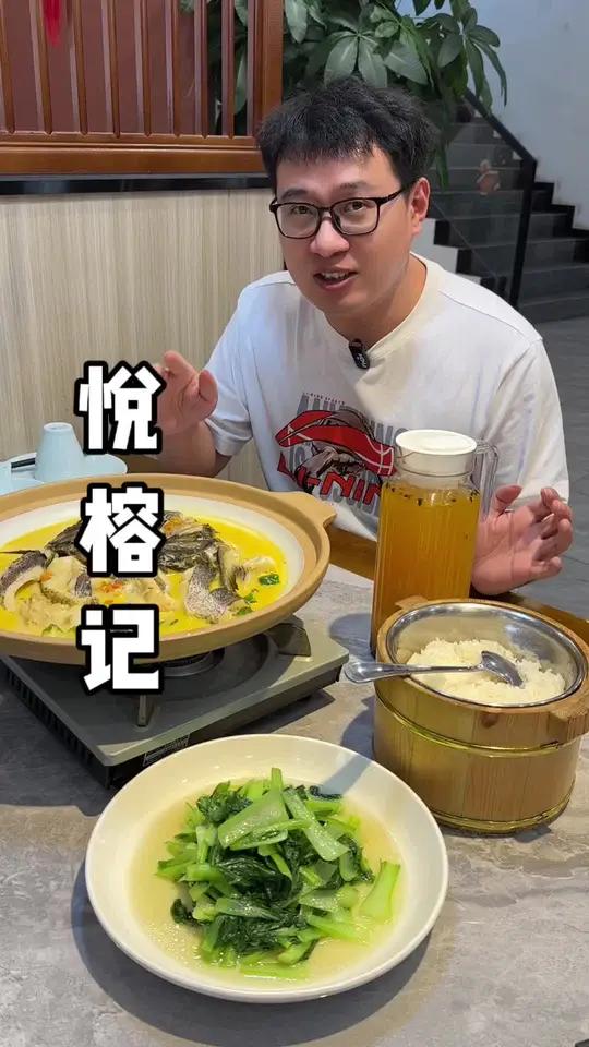 什么,99元就能吃到千岛湖石锅鱼拌饭套餐了 盐仓这家悦榕记,推出了99元的特惠套餐,还有代