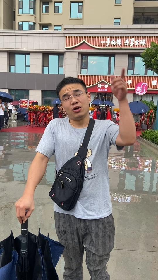 刘一手火锅来了,赶紧去尝尝吧,太好吃了 抖音美食推荐官 美食探店 美食 火锅 搞笑