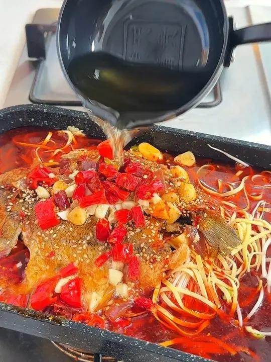 冬天想吃烤鱼,你就像我这样做,麻辣鲜香 外表酥脆 好吃到停不下来