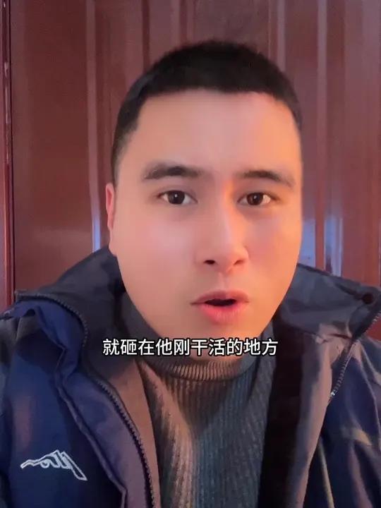 烤鱼店老板投喂流浪猫,刚离开摊位,一个大花盆从天而降,老板说没想到被一只猫救了一命,网友留