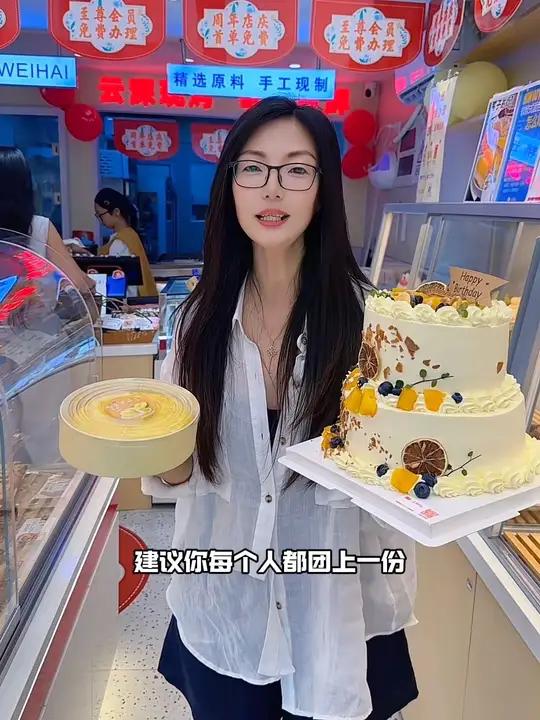 298一个双层蛋糕,再加上一个榴莲千层 周年庆活动给力