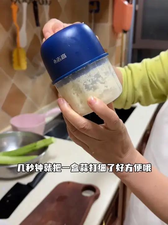 厨房有了这款料理机用它绞辣椒，绞肉绞菜，它都可以特别好用