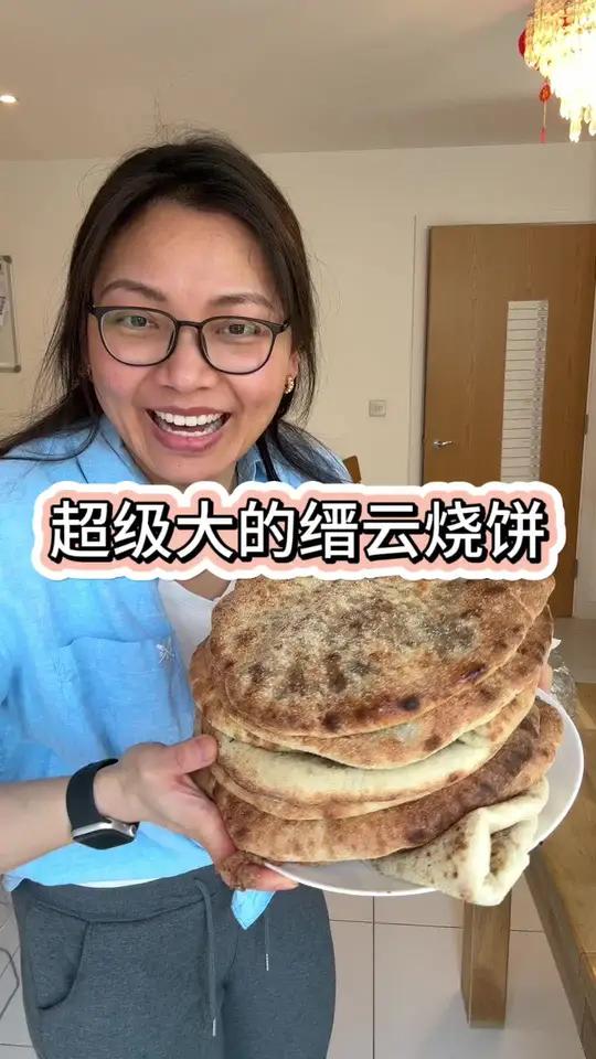 虽然马上要回国了,但是已经非常馋缙云烧饼了,今天做的缙云烧饼超级成功!就是有点巨大,味道真