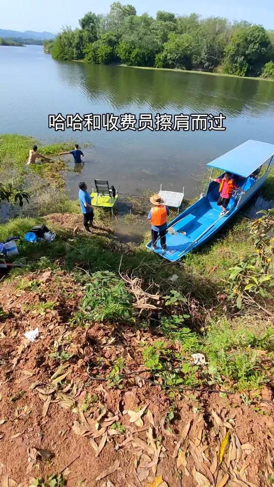 在三岔湖钓鱼,玩台钓怕很难毒跑哦,去年的好位置如今变成接待了 还说去钓下黑鱼和大翘嘴,结果