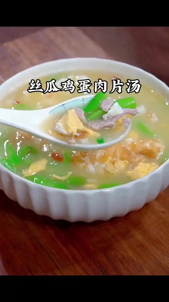 超级鲜甜营养的丝瓜鸡蛋肉片汤,做法也十分简单,老人小孩都爱喝