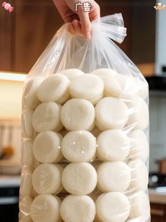 传统美食｜湖南手工糯米糍粑。宝子们，今天必须给你们安利超绝的湖南手工糯米糍粑，它承载着满满