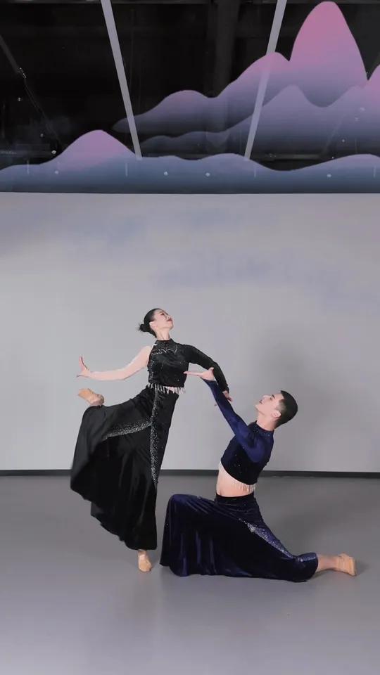 一支简单易学又好看得傣族舞(回家)表演给姐姐们!喜欢吗?快快评论区告诉我吧!?零基础学舞蹈