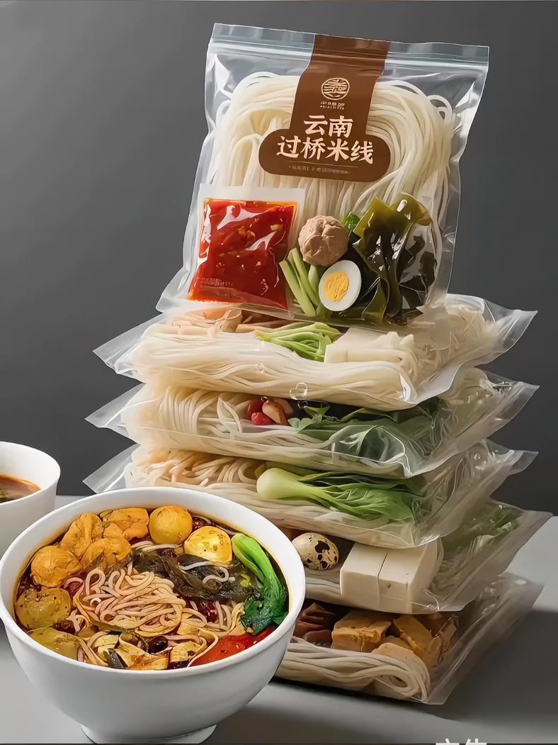 这谁能拒绝一口香气腾腾的正宗云南过桥米线呢!自己在家做3分钟就可以搞定,米线Q弹,汤汁浓郁