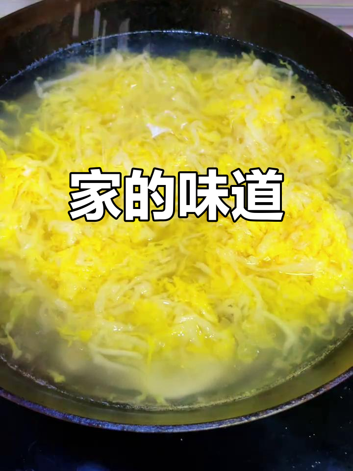 东北炖锅,酸菜、五花肉与血肠交织出家的味道