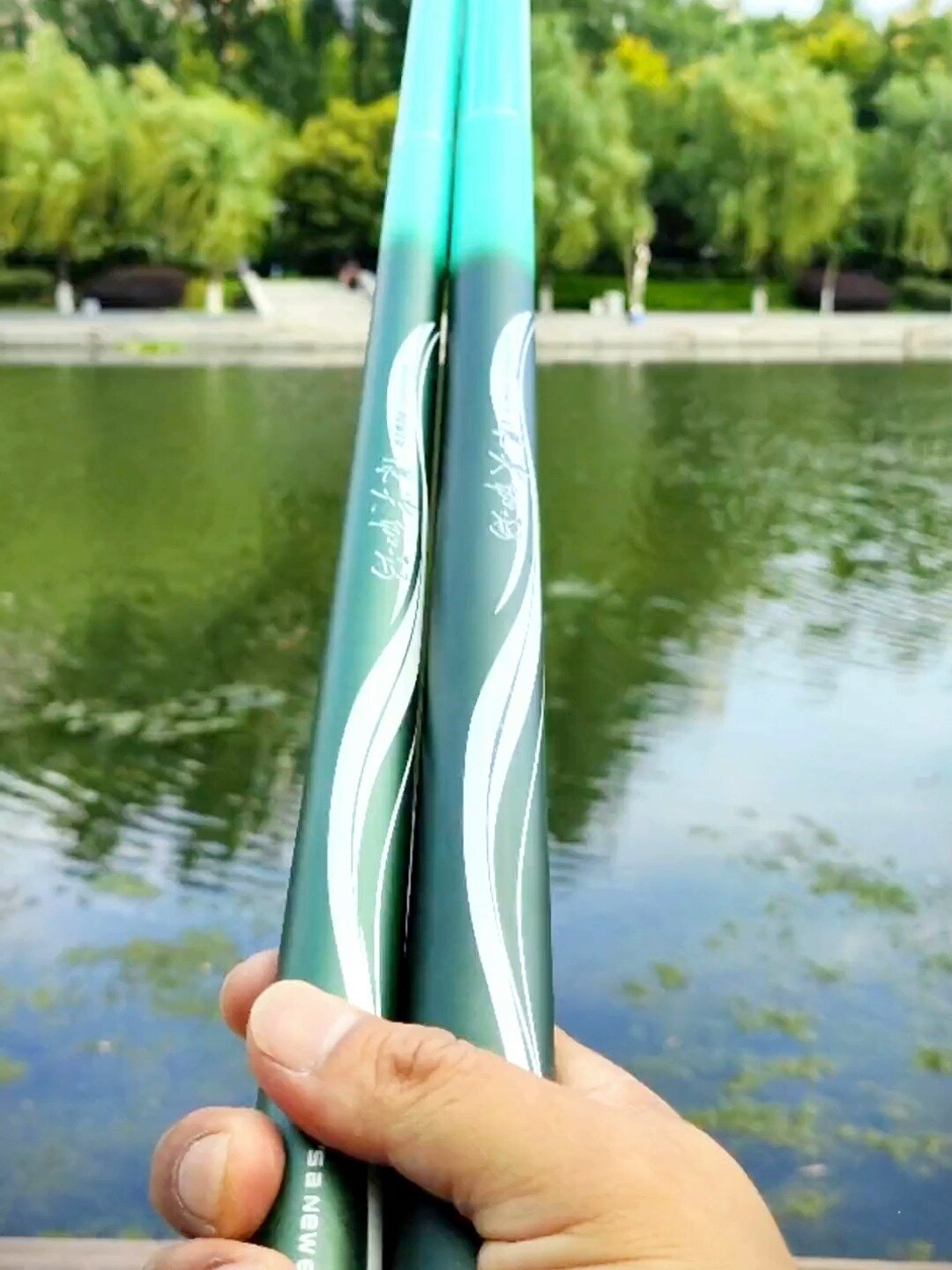 邓老师推荐超轻超硬鱼竿,手感非常好