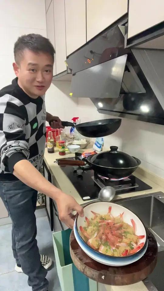 蒜蓉明虾 来个蒜蓉大明虾#做菜我是认真的蒜蓉明虾