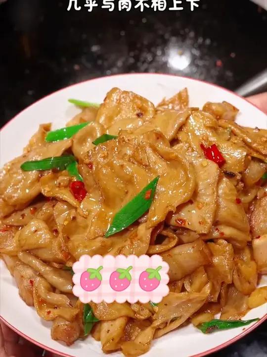 长得像肉的素肉大豆耳,蛋白质丰富,既有肉的口感又有大豆的豆香味。吃起来比肉还香,可以凉拌炒