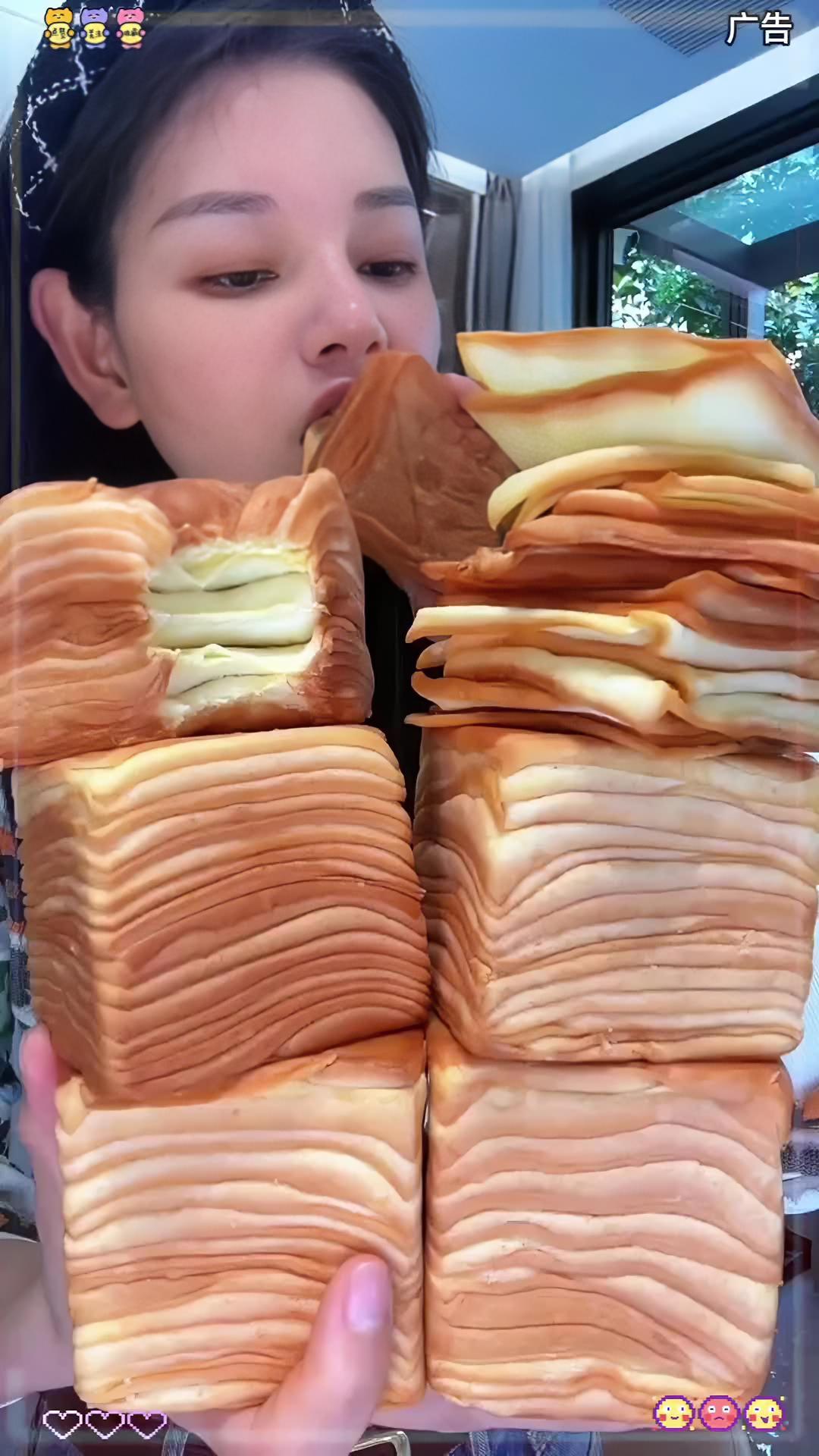 三只松鼠牛乳千层吐司真的太好吃了!这价到手20个!奶香浓郁,松软不干巴!早餐搭配牛奶真的绝