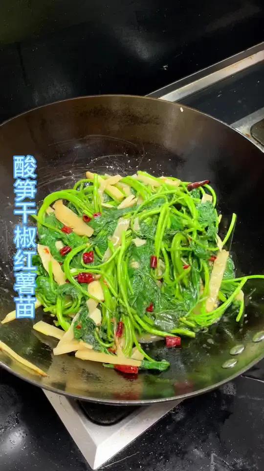 广西的天天怎么能少了这一道酸辣开胃的酸笋红薯苗呢 农家菜家常菜广西特色美食