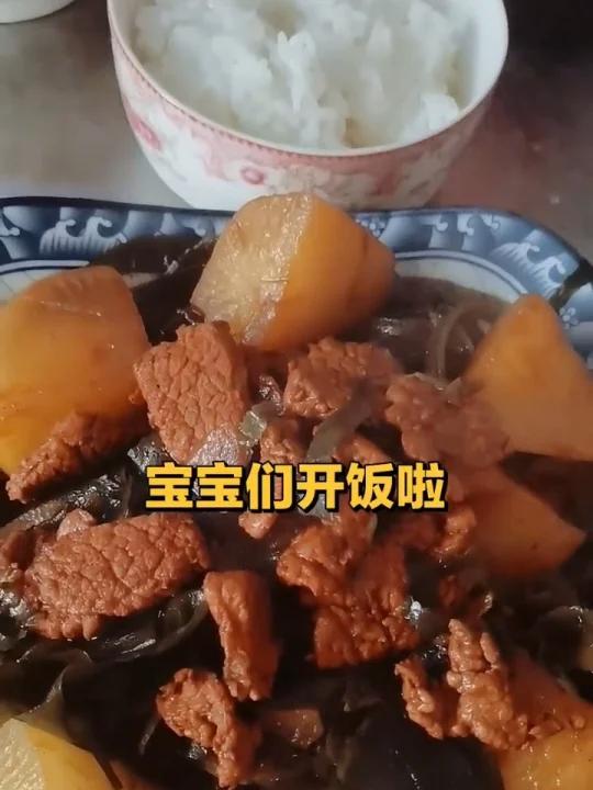白萝卜海带炖肉片海边人喜欢的美味