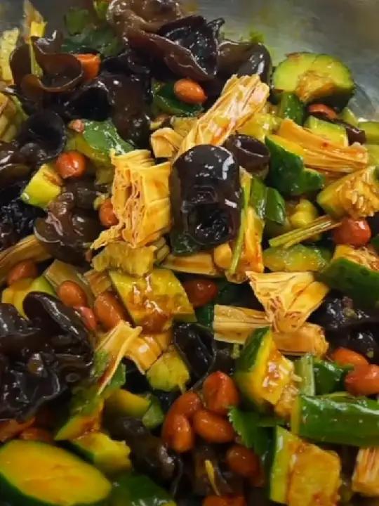 凉拌黄瓜 给你做饭也是一种幸福 普通的饭菜都是家的味道 凉拌黄瓜