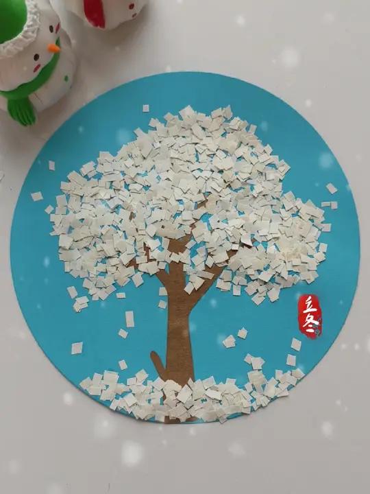 马上立冬了,剪些碎纸屑来做一幅雪景创意画吧!亲子手工 幼儿园手工 雪景儿童画 立冬 创意美