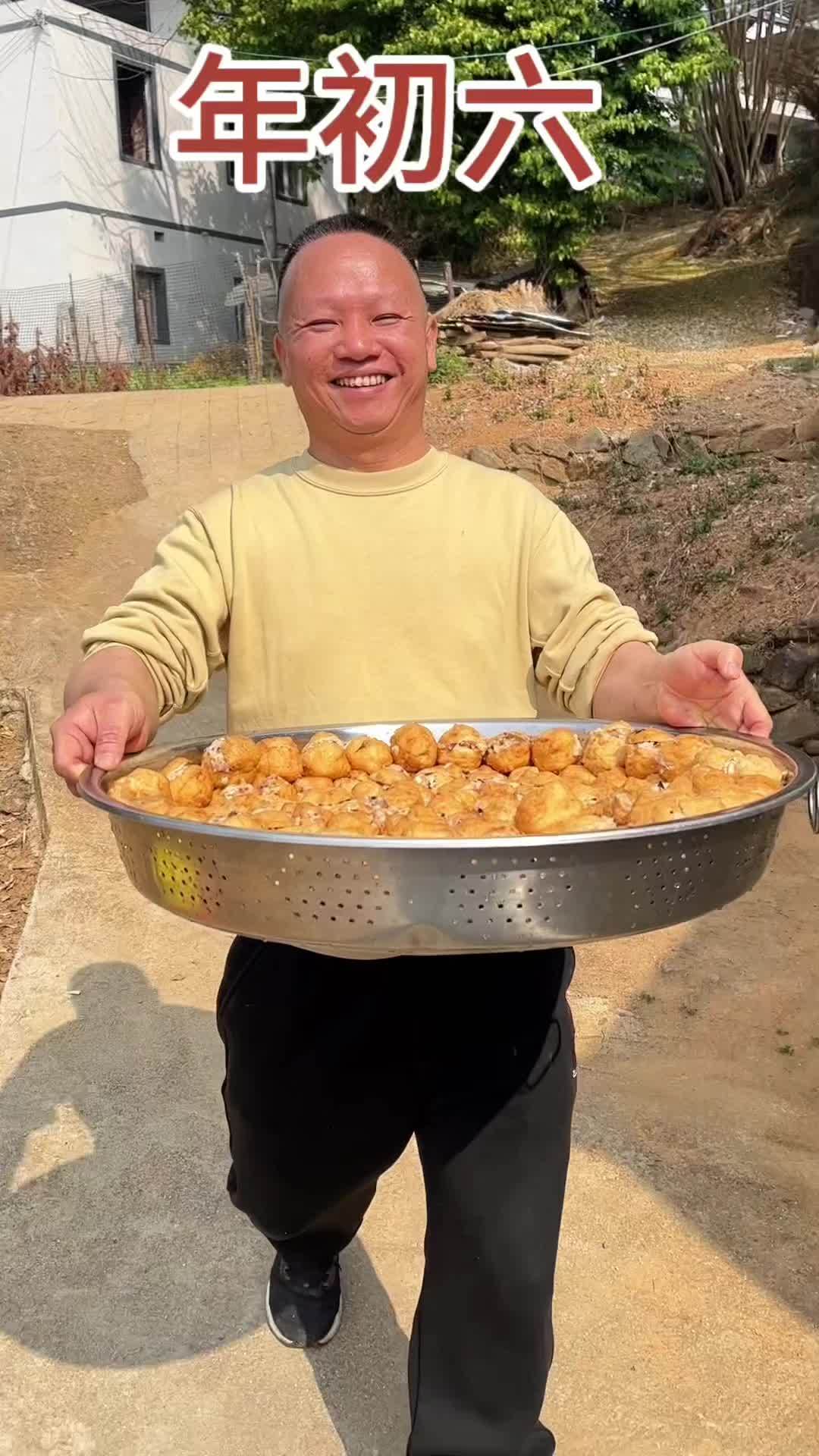 年初六兄弟姐妹聚餐,过年鸡鸭鱼吃腻了,简单搞点客家风味特色菜肴,全部人亲自上阵,好热闹!#