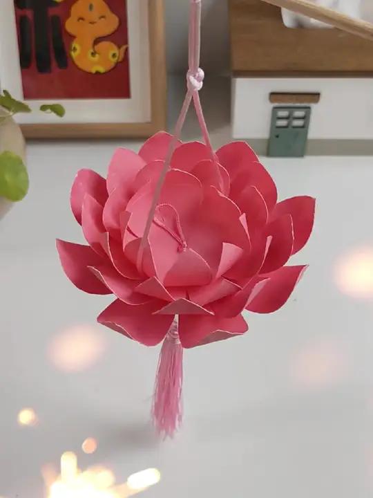 用蛋糕纸盘来做莲花灯,制作简单,一看就会,元宵节手工灯笼轻松拿捏。