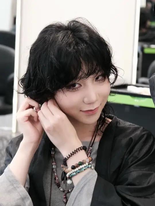 不一定斩男但是一定斩女的狼尾鲻鱼头短发