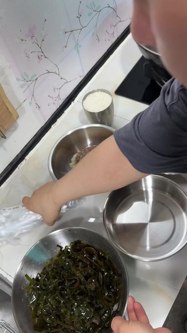 简单做一顿饭，上次剩的骨肉相连复烤吃掉吧