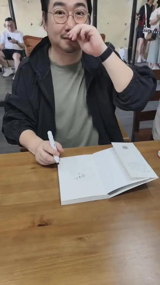 三叔:谢谢你的脸显得我的脸很小哈哈哈盗墓笔记南派三叔