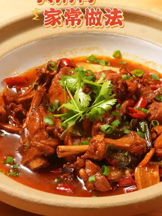 来啦,今天说说黄焖鸭。做法简单,鸭肉和浓郁酱汁完美融合,一口下去满是鲜香,好吃到停不下来呢
